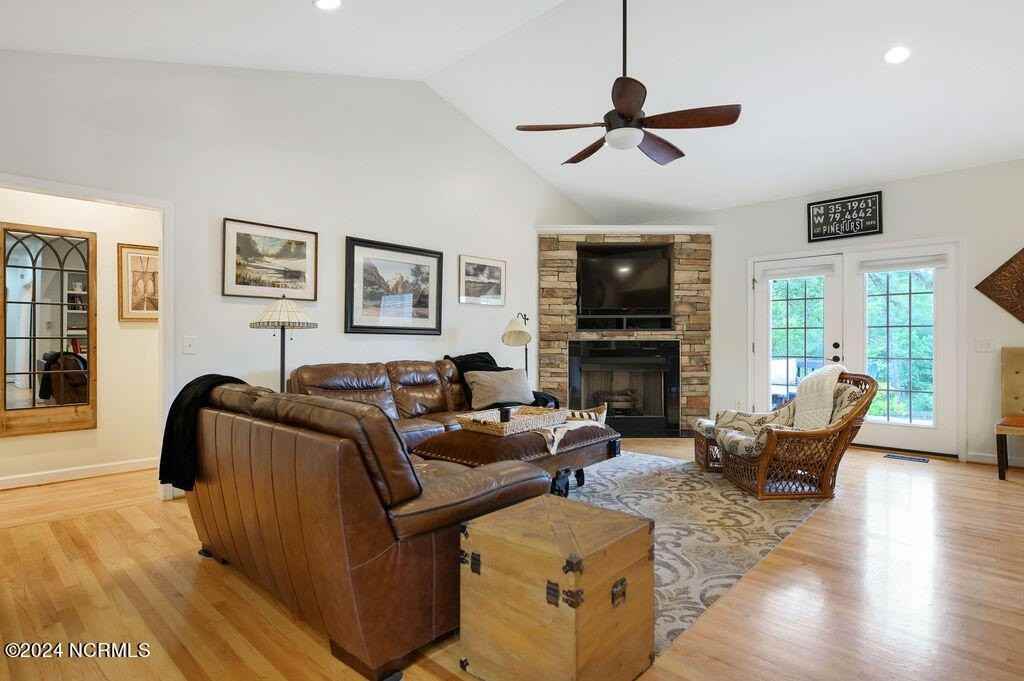 35 Bedford Cir - Photo 5 of 28