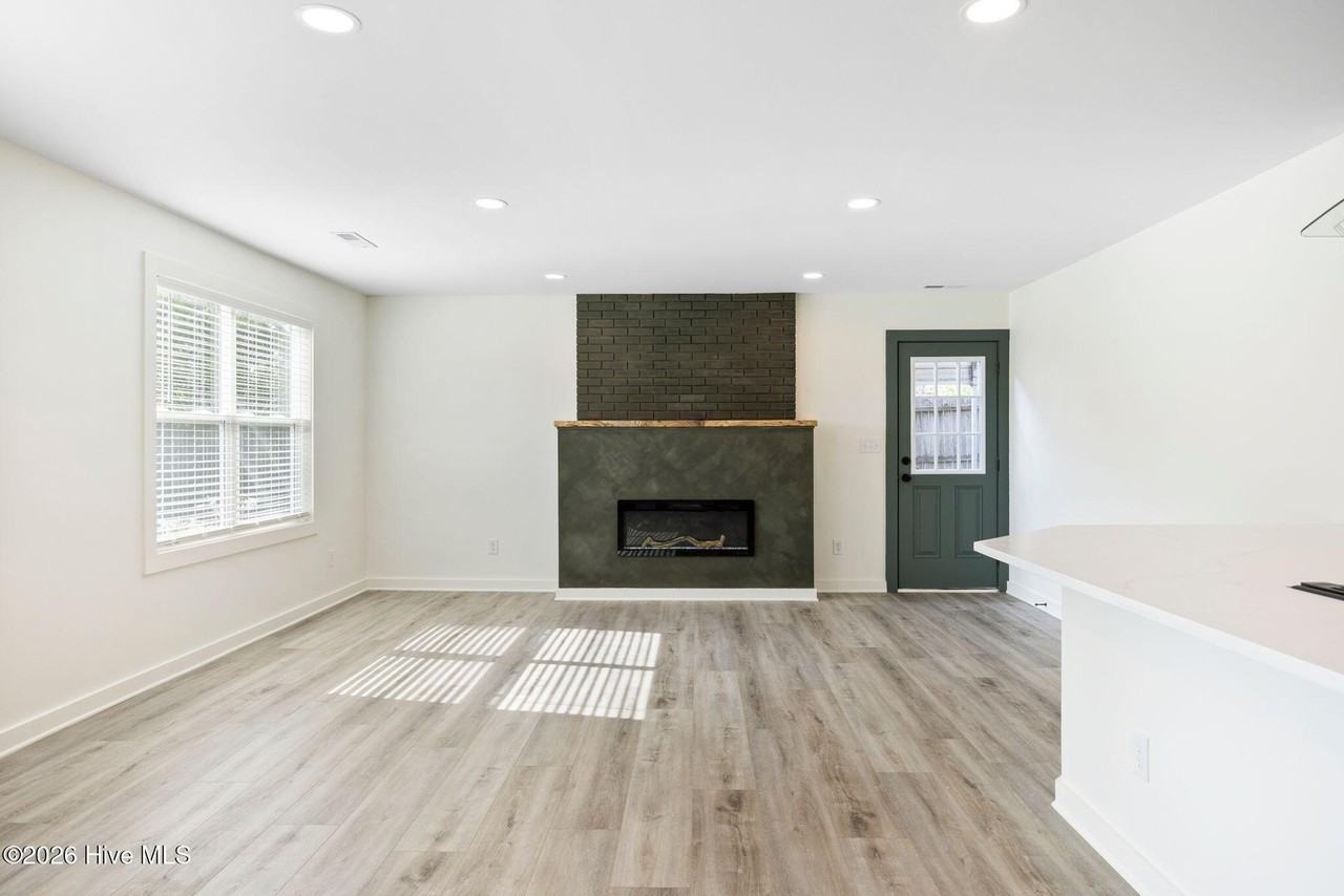 757 Silver Lake Rd - Photo 4 of 39