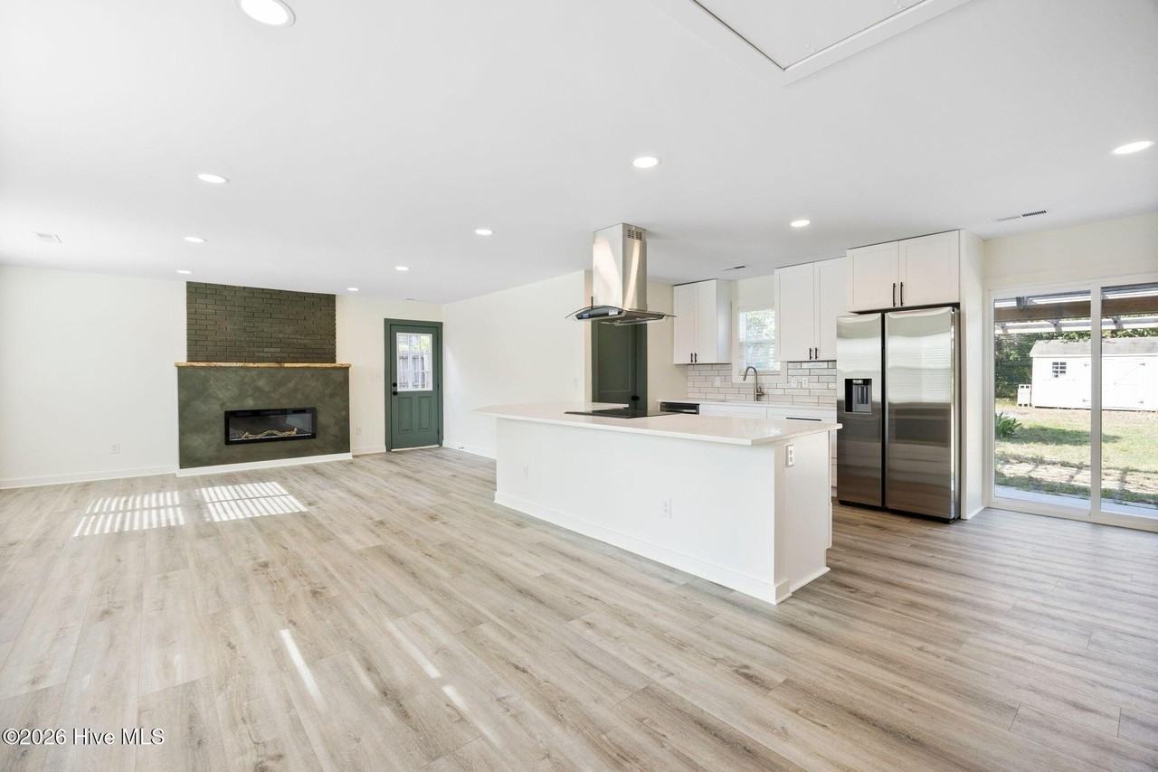 757 Silver Lake Rd - Photo 5 of 39