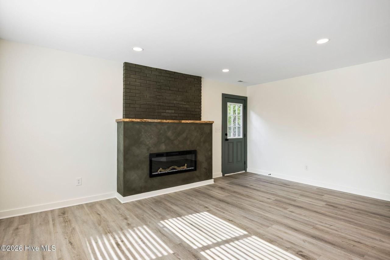 757 Silver Lake Rd - Photo 6 of 39