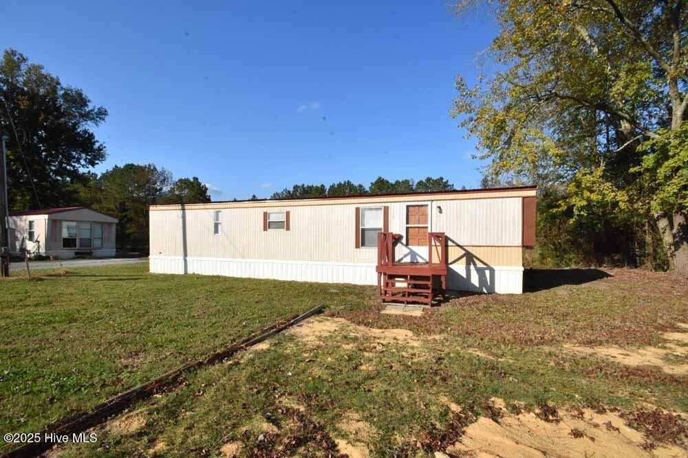 1411 Diamond Ln - Photo 2 of 13