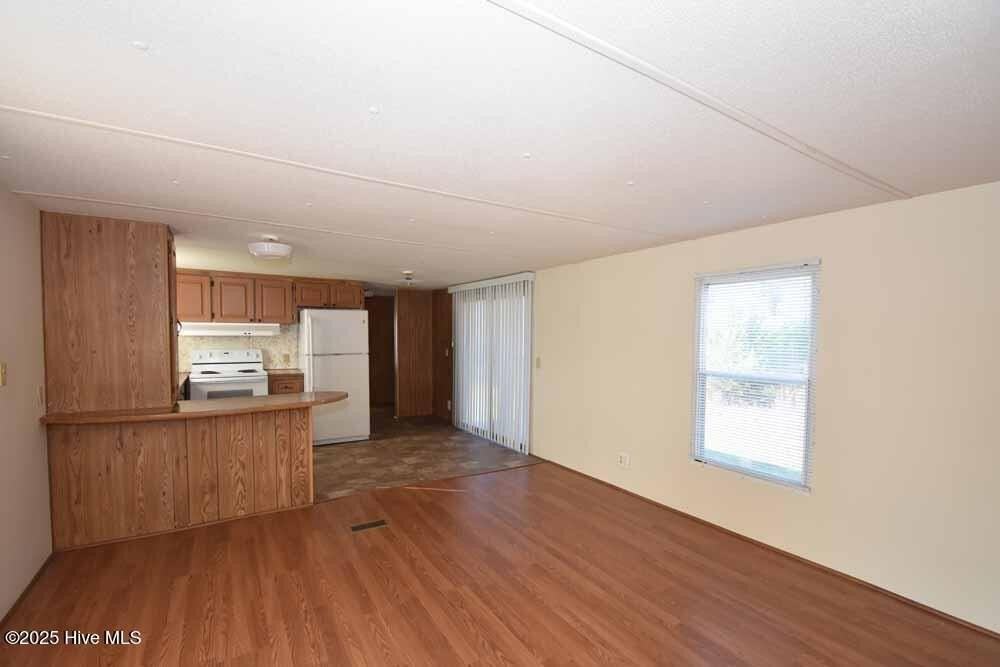 1411 Diamond Ln - Photo 3 of 13