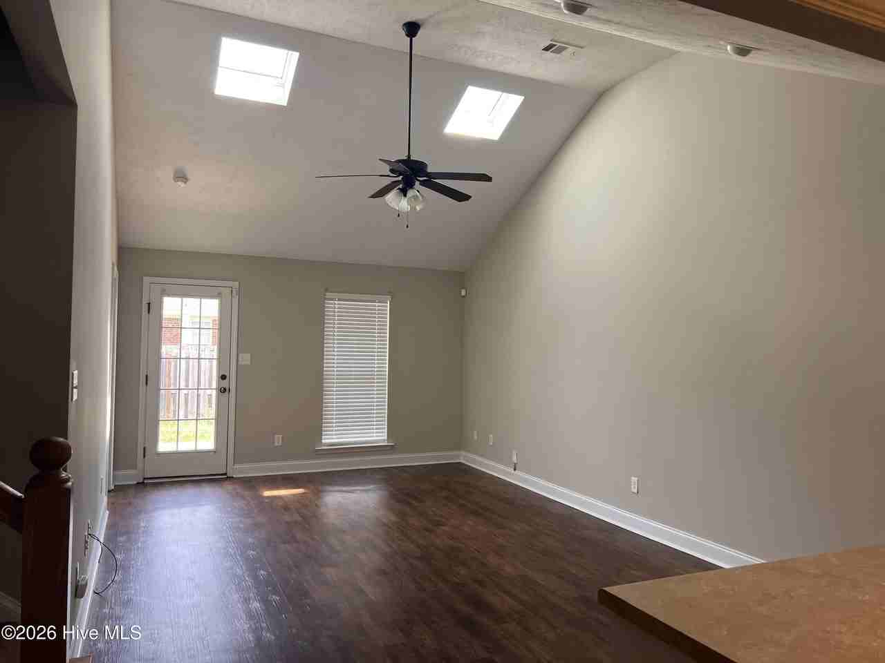 823 Bryan Cir - Photo 3 of 6