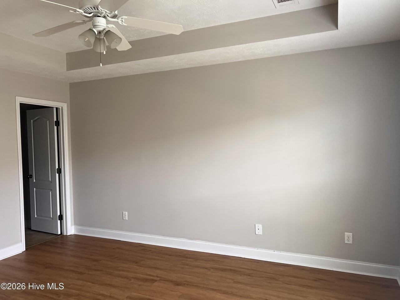 823 Bryan Cir - Photo 5 of 6