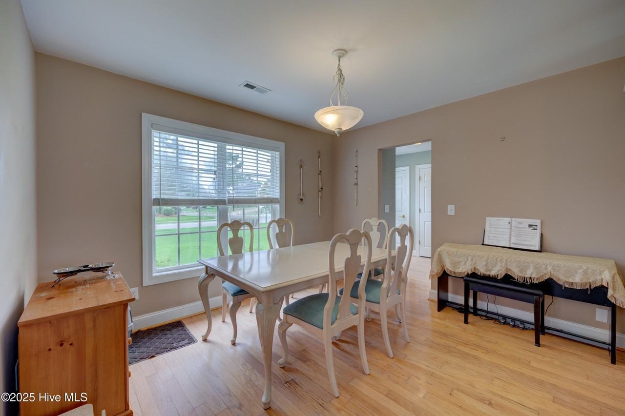 1511 Edgefield Ct - Photo 4 of 20