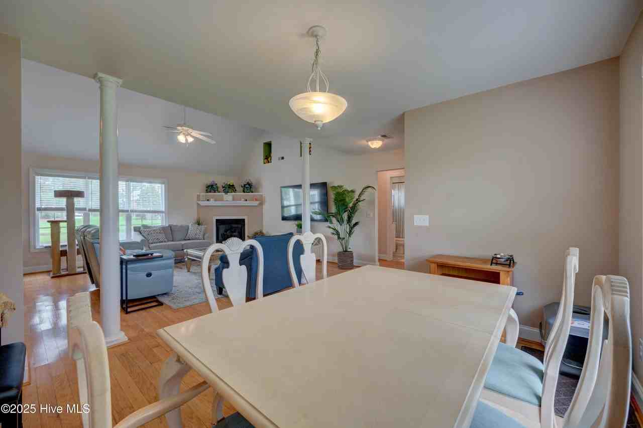 1511 Edgefield Ct - Photo 5 of 20