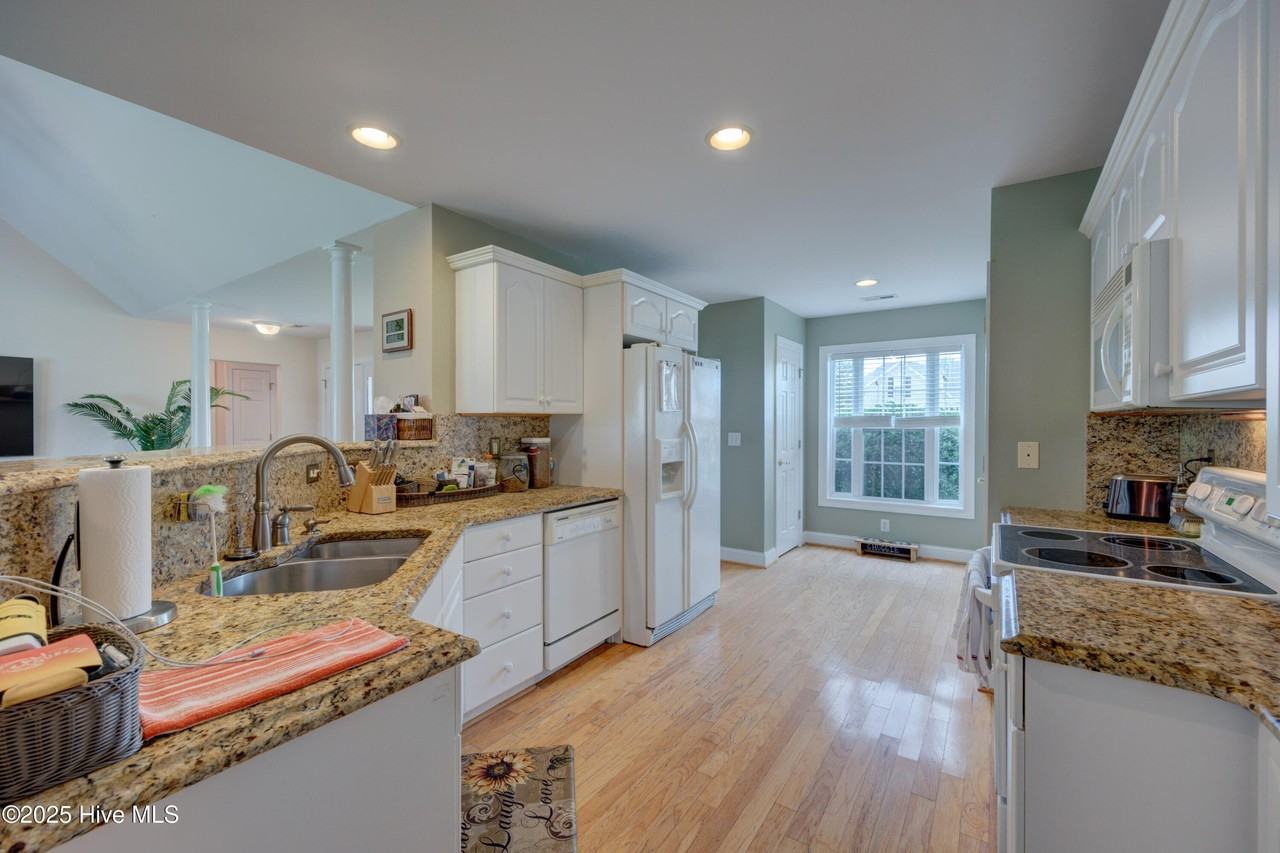 1511 Edgefield Ct - Photo 6 of 20