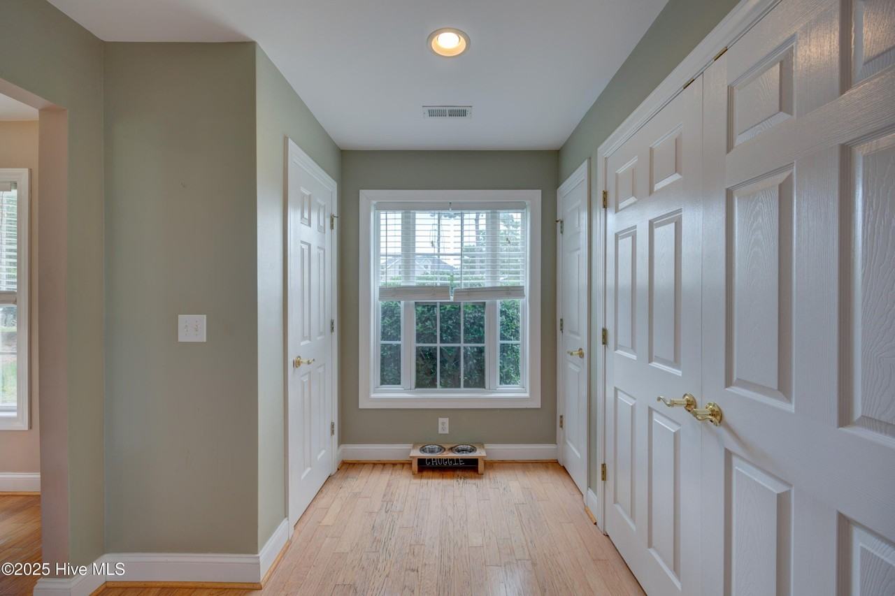 1511 Edgefield Ct - Photo 7 of 20