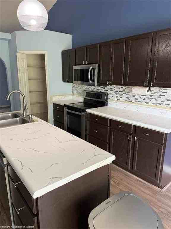4600 Tarrega St - Photo 3 of 8