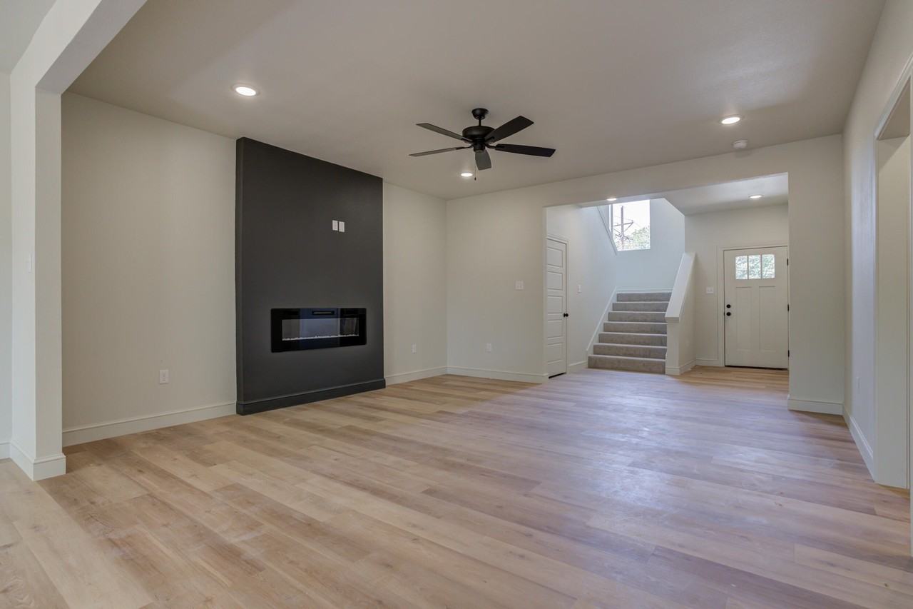 2405 Joliet Ave - Photo 5 of 20