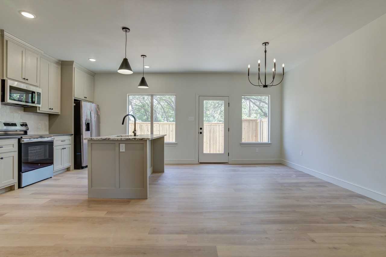 2405 Joliet Ave - Photo 6 of 20