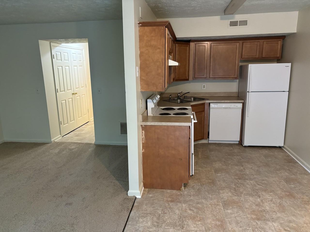 309 Beacon Hill Drive - Photo 3 of 12