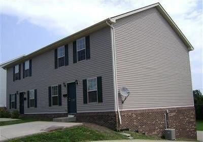 332 E Oak St - Photo 2 of 20