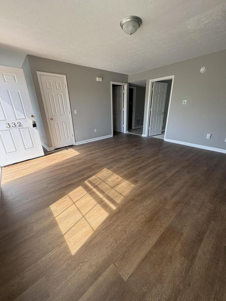 332 E Oak St - Photo 5 of 20