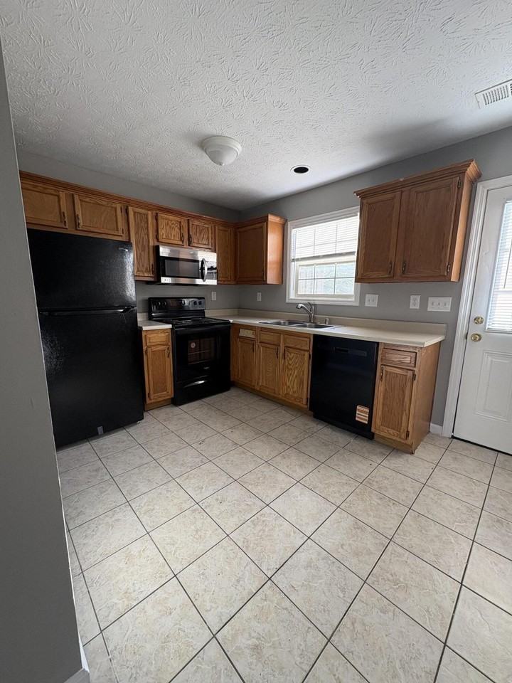 332 E Oak St - Photo 7 of 20