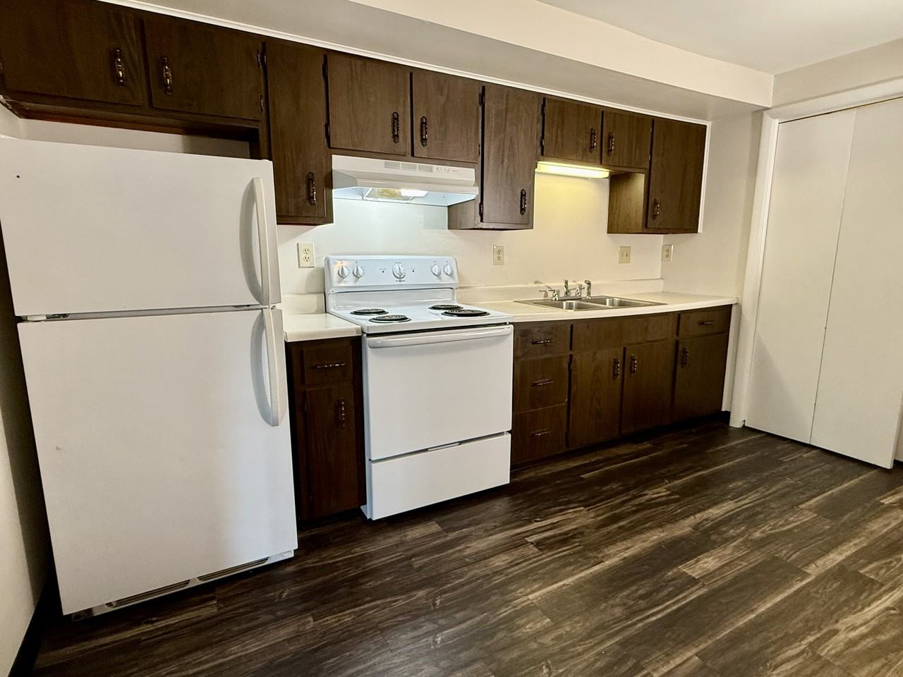 230 W Madison St #3 - Photo 4 of 22