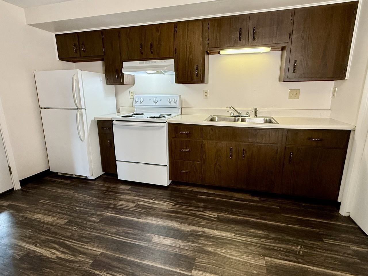 230 W Madison St #3 - Photo 5 of 22
