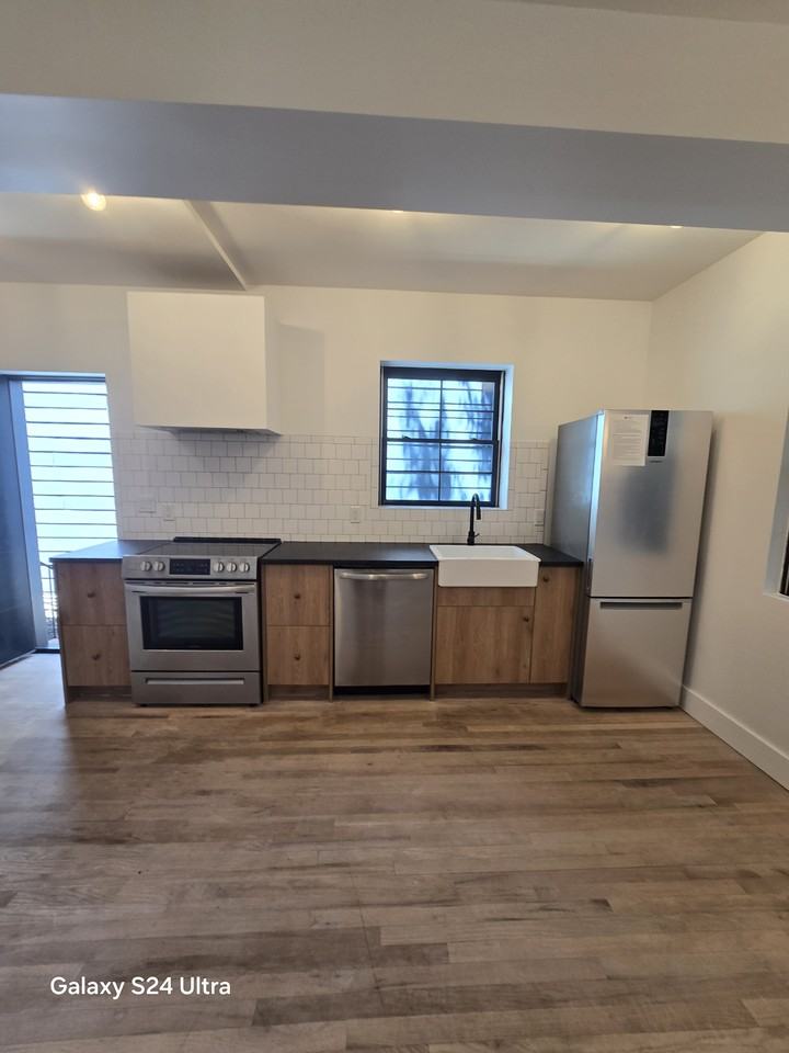 1401 Charles St #C - Photo 5 of 24