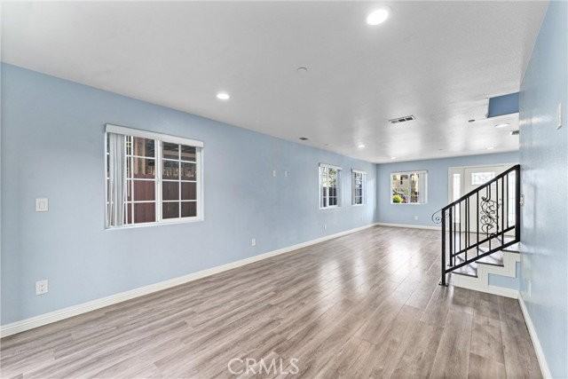 435 Cerritos Ave - Photo 3 of 8