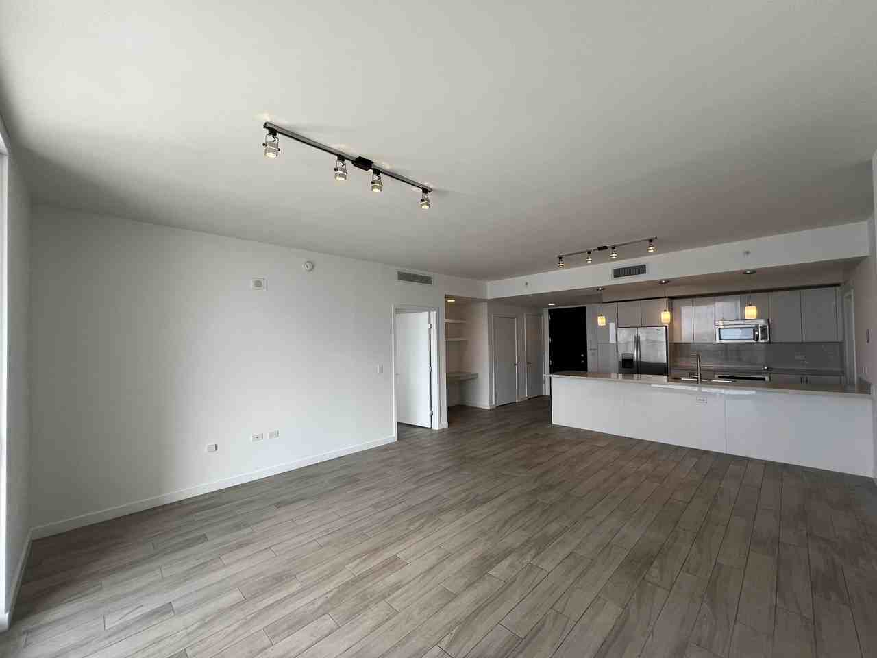 999 Sw 1st Ave #1 - Photo 3 of 10