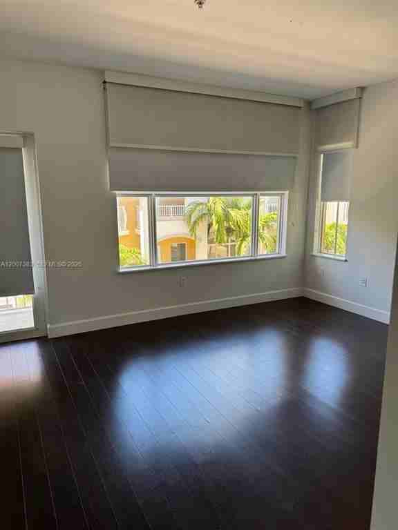 18437 Ne 27th Ct - Photo 3 of 8