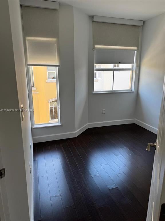 18437 Ne 27th Ct - Photo 5 of 8