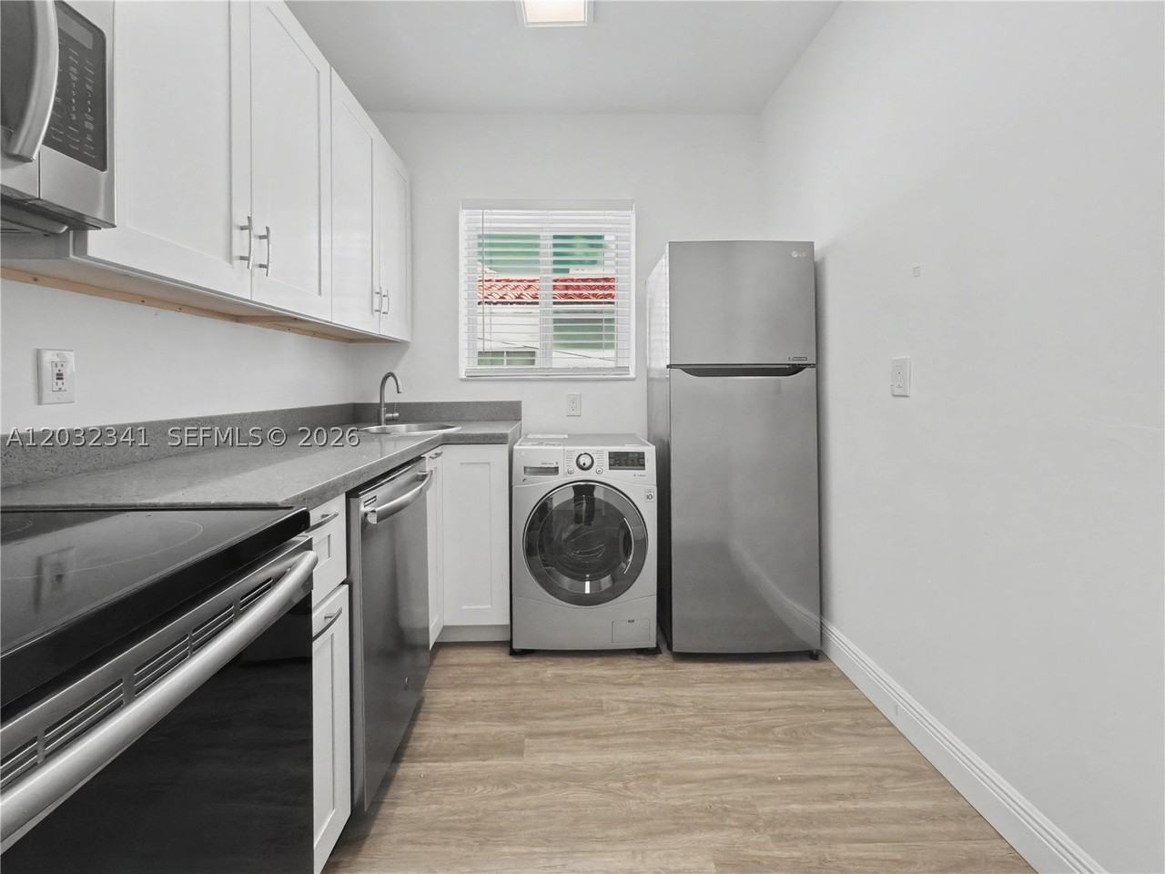 350 Minorca Ave #2 - Photo 3 of 17