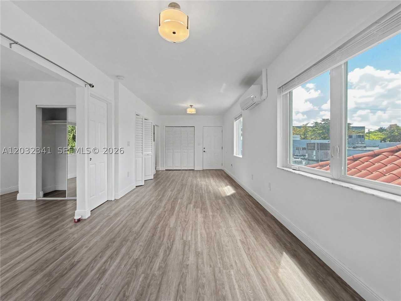 350 Minorca Ave #2 - Photo 4 of 17