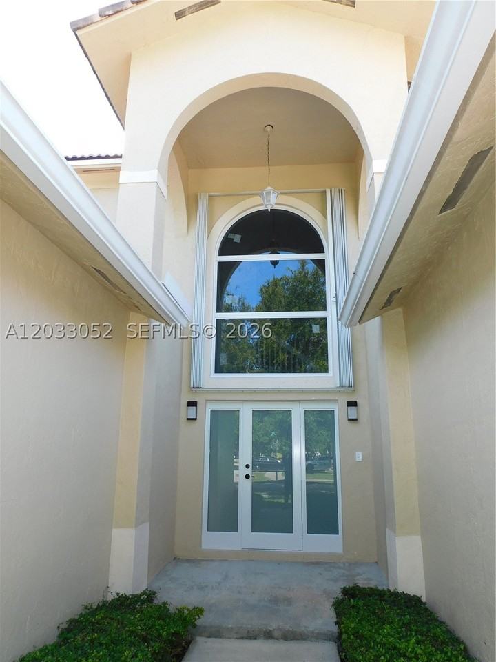 15002 Sw 161st Pl - Photo 4 of 50
