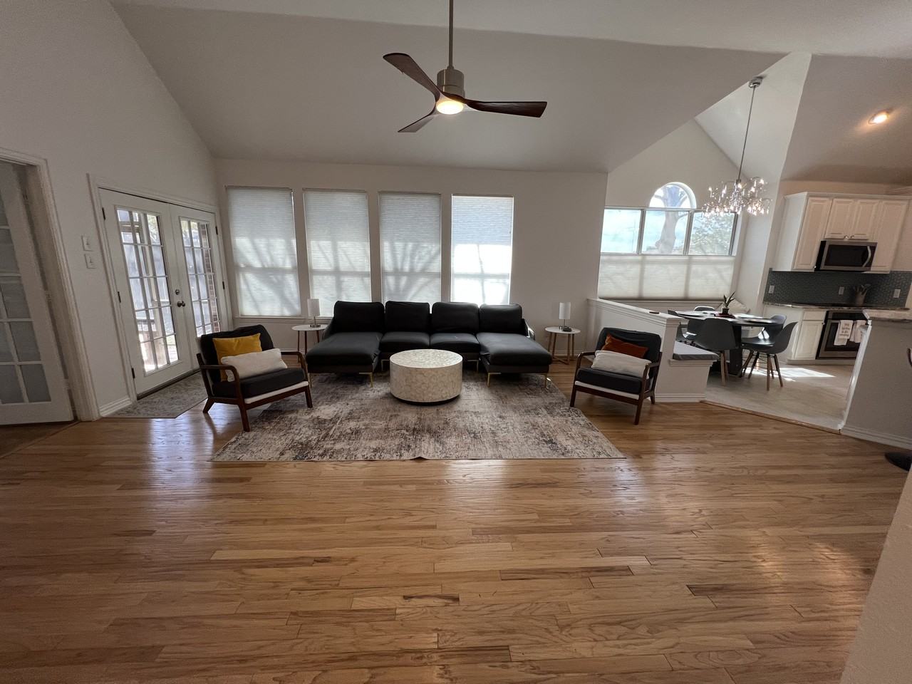 1827 Mystic St - Photo 5 of 44