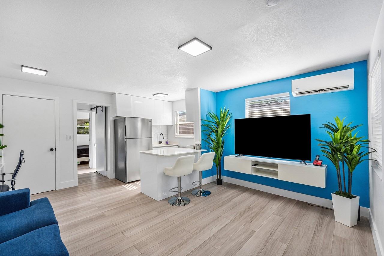 1545 Ne 32nd St #2 - Photo 6 of 27