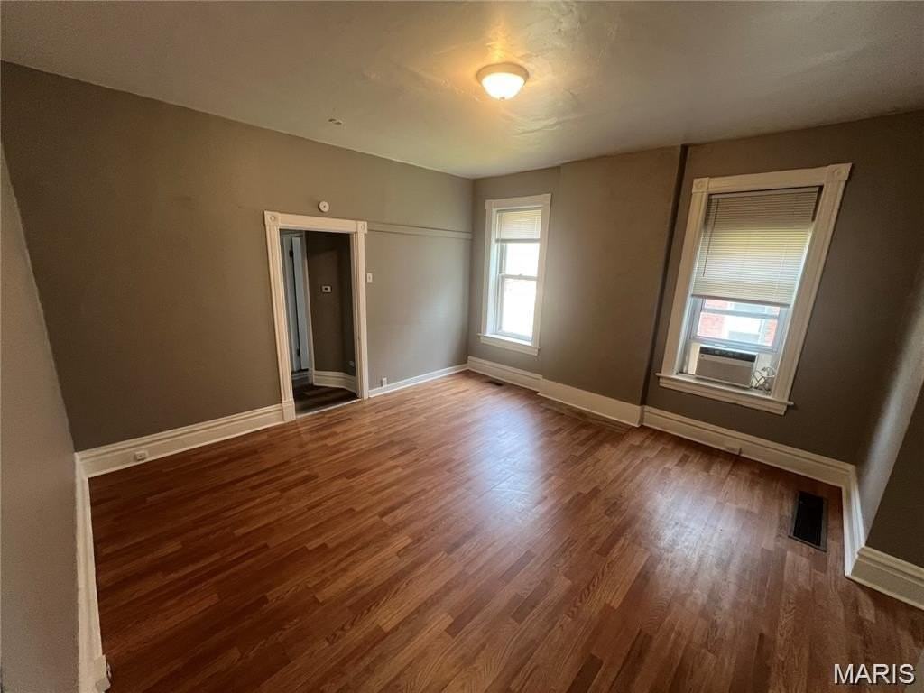 3135 Chippewa St #1F - Photo 7 of 11