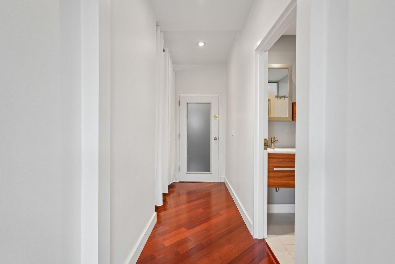 1111 55th St #5 - Photo 4 of 25