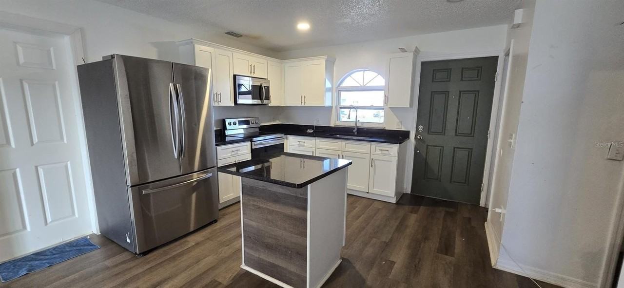 671 Royalty Ct #A - Photo 4 of 18