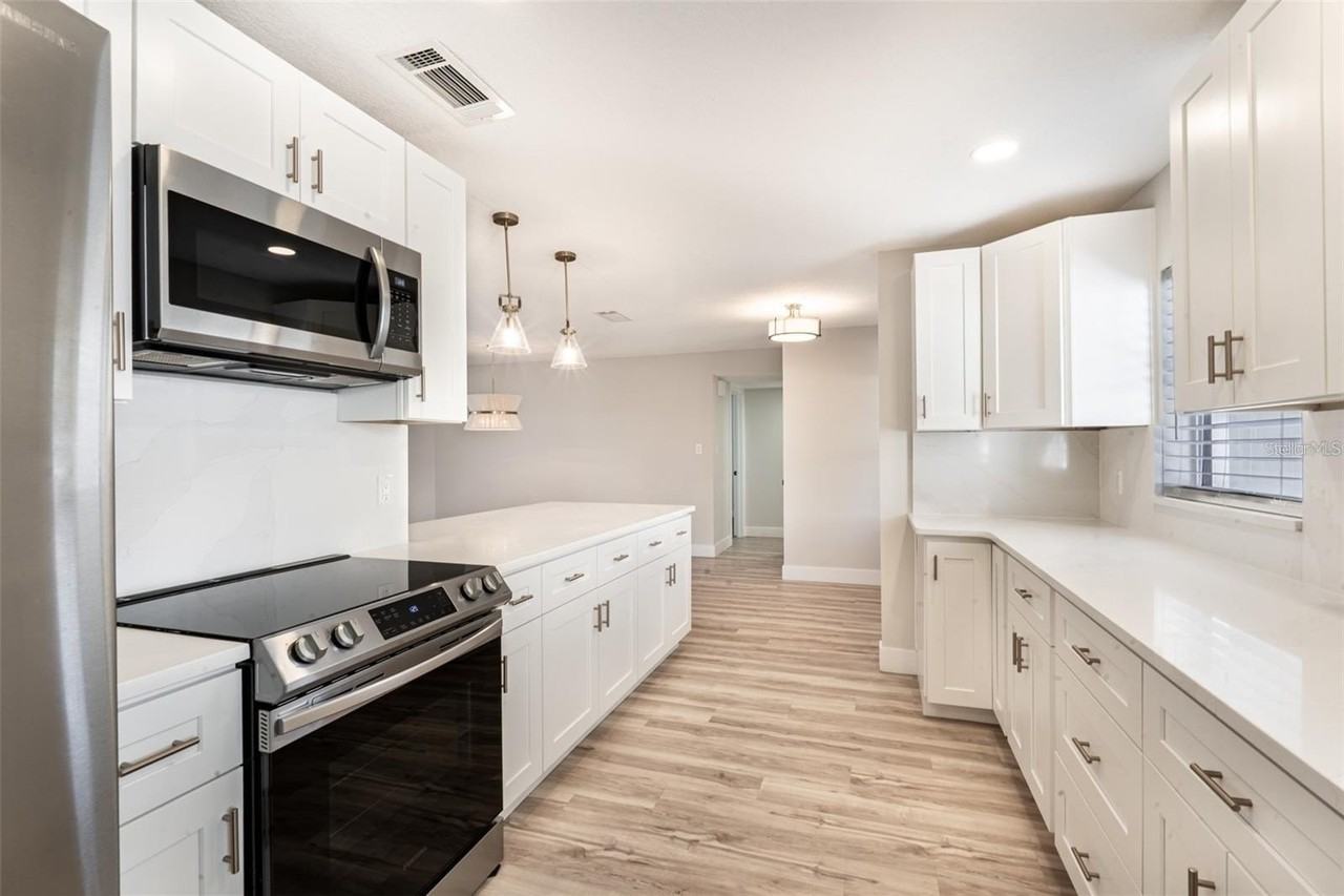 418R Gilbert Rd - Photo 4 of 26