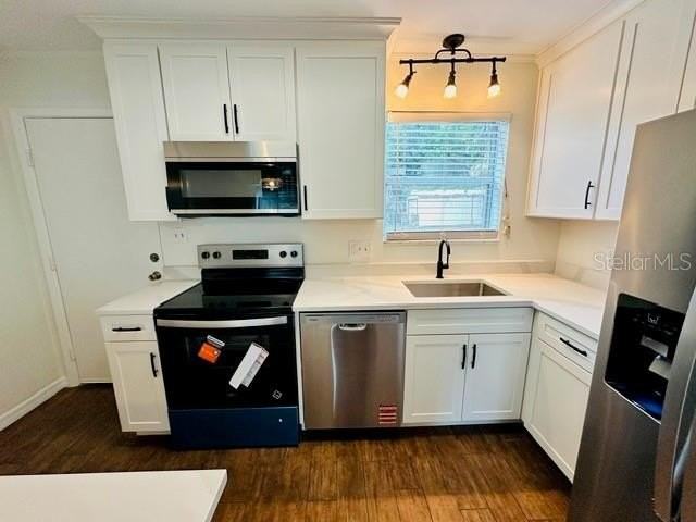 2211 Stanley St - Photo 2 of 14