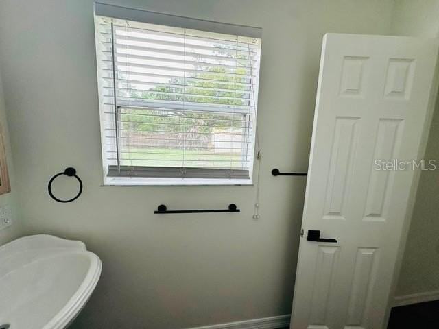 2211 Stanley St - Photo 5 of 14