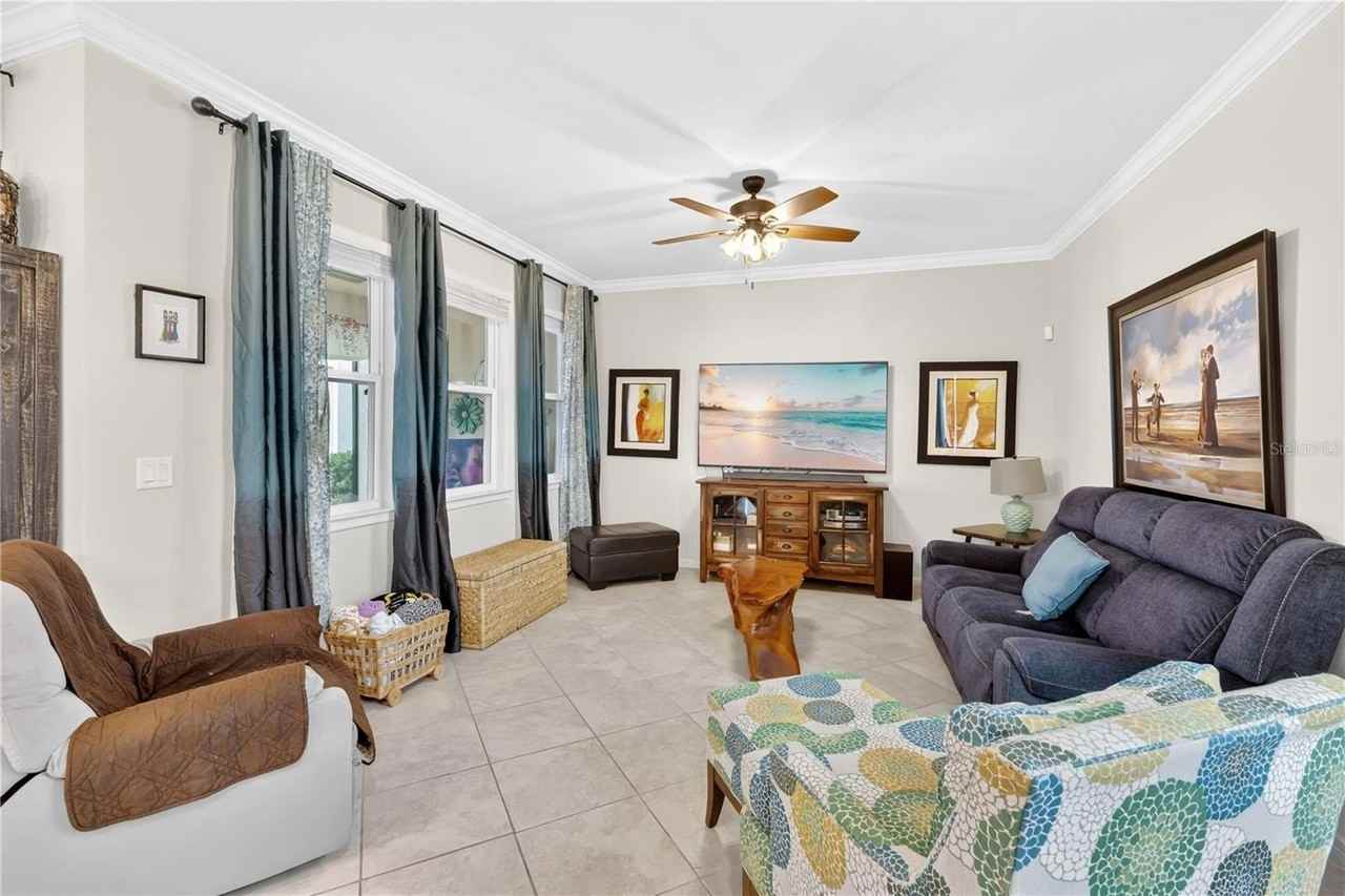 14258 Lanikai Beach Dr - Photo 5 of 34
