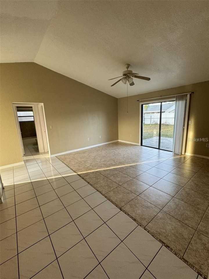 913 San Rafael Way - Photo 3 of 12