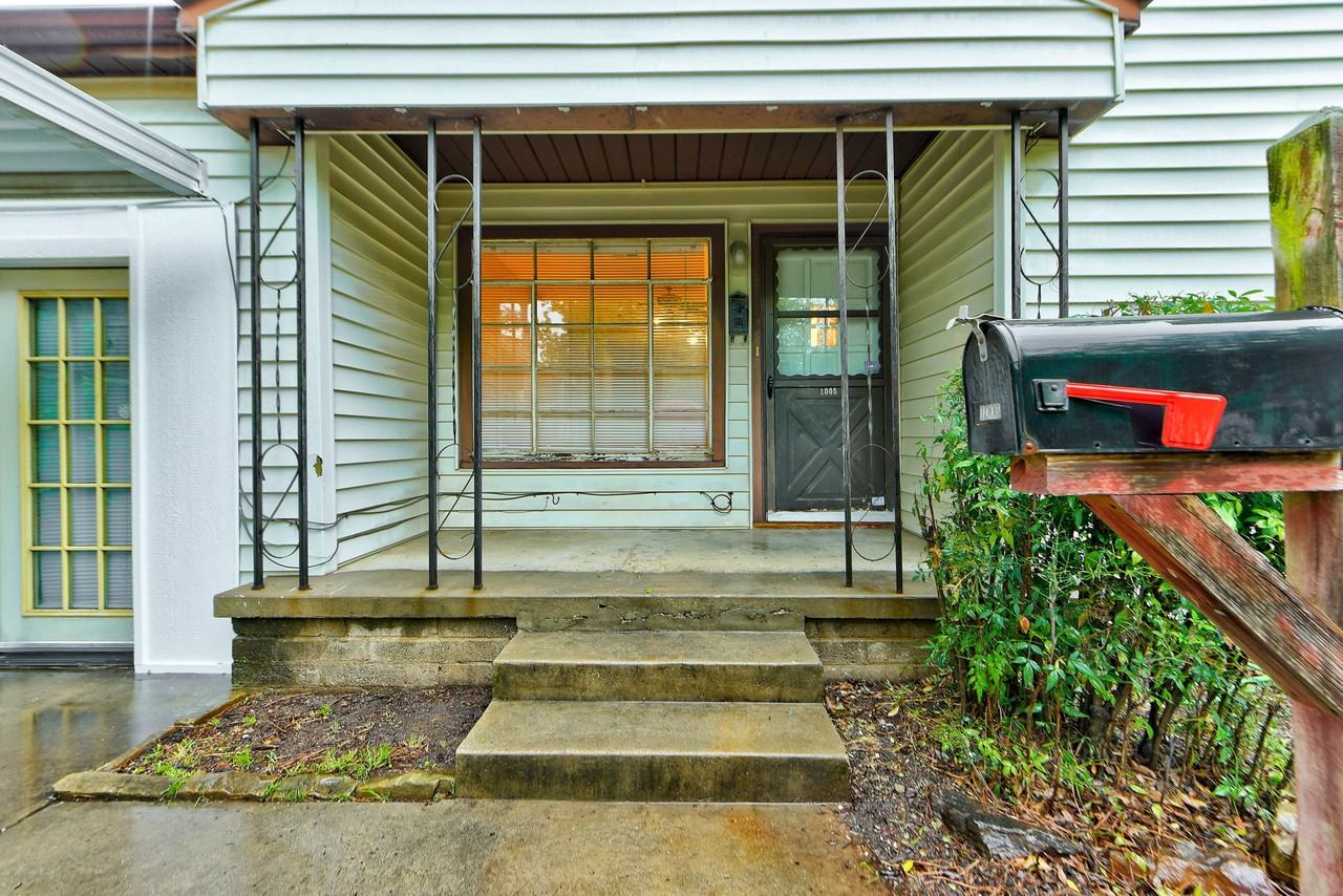 1005 W Eufaula St #1 - Photo 3 of 24