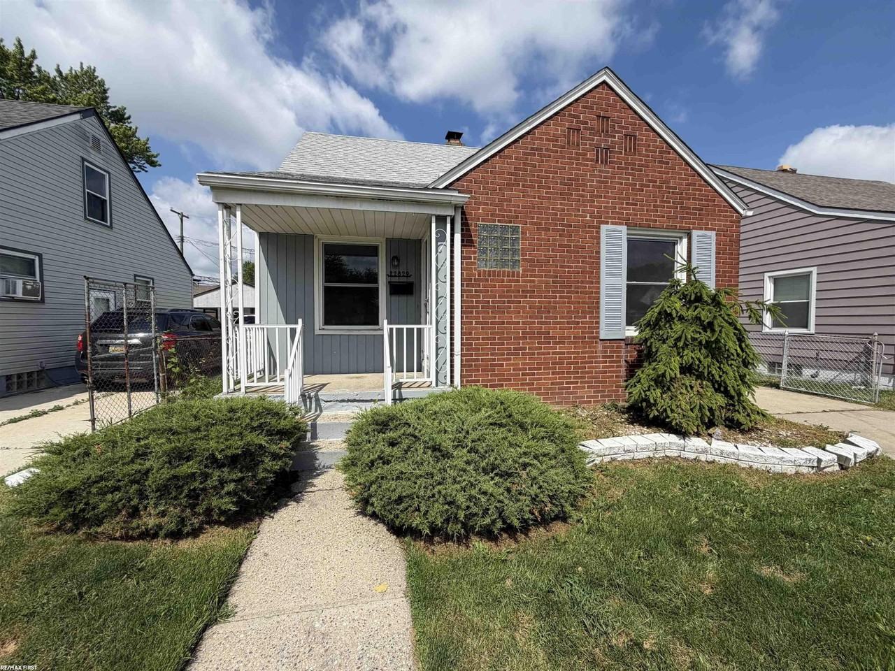 22829 Normandy Ave - Photo 2 of 35