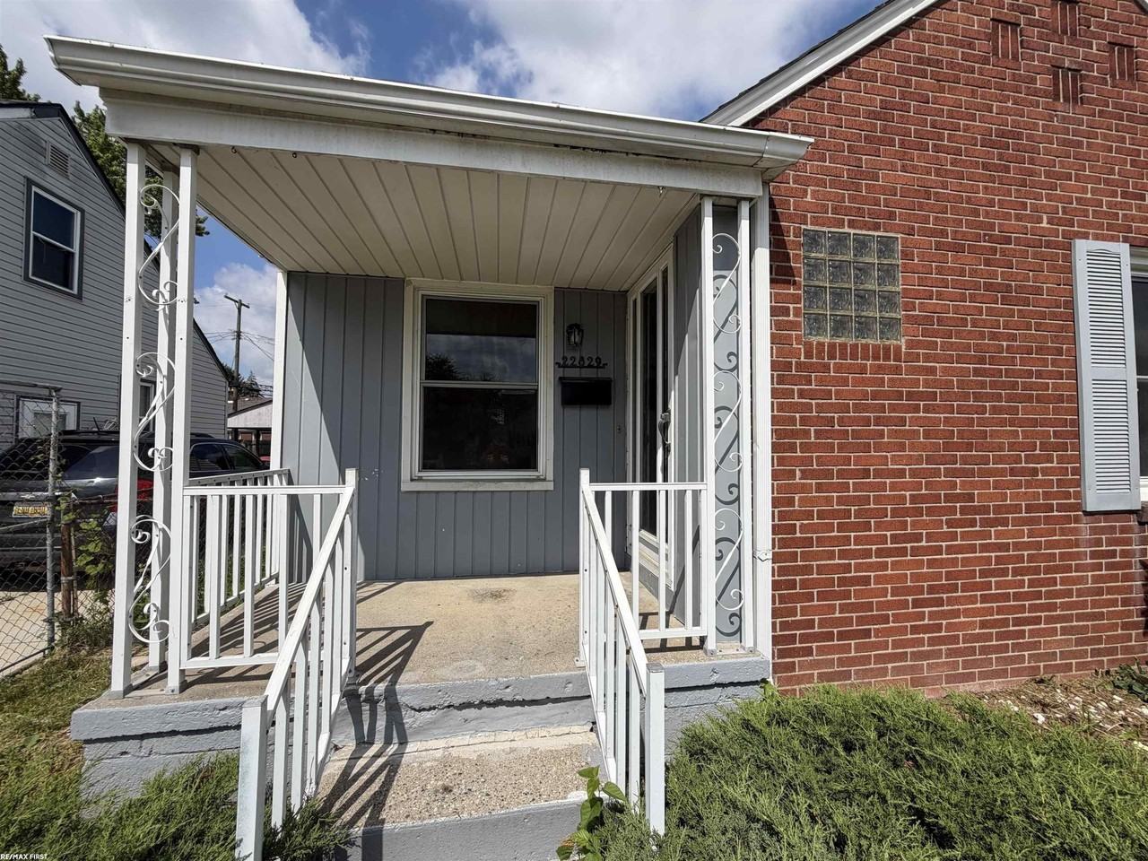 22829 Normandy Ave - Photo 6 of 35