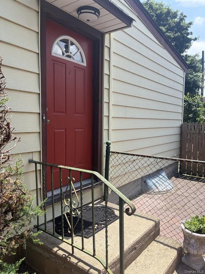 56 Cornell St #2ndFL - Photo 3 of 9
