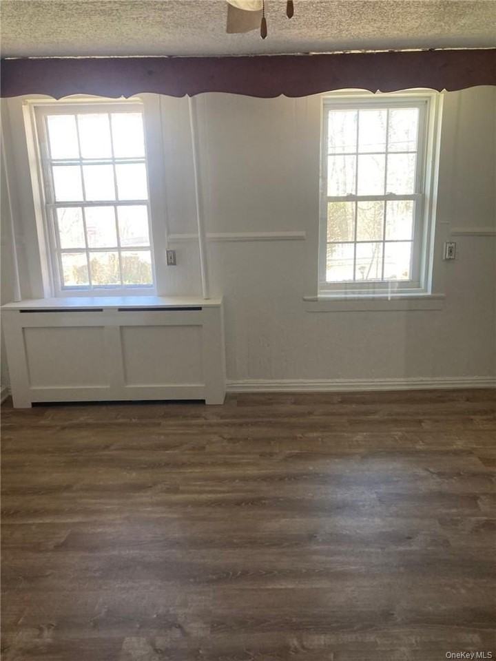 127 N Riverside Ave - Photo 3 of 8
