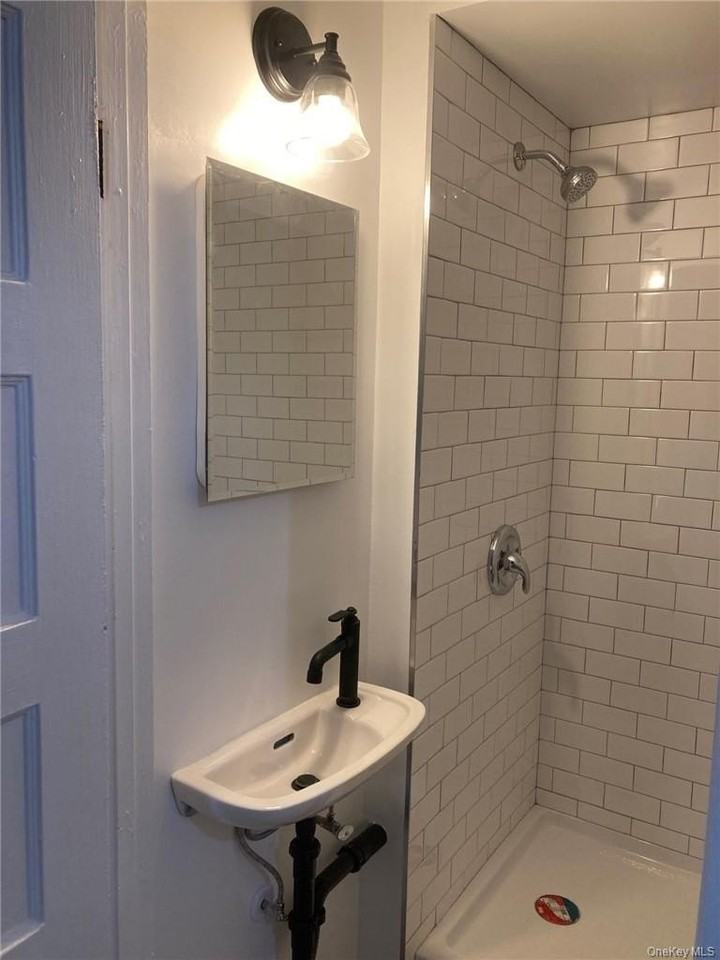 127 N Riverside Ave - Photo 4 of 8