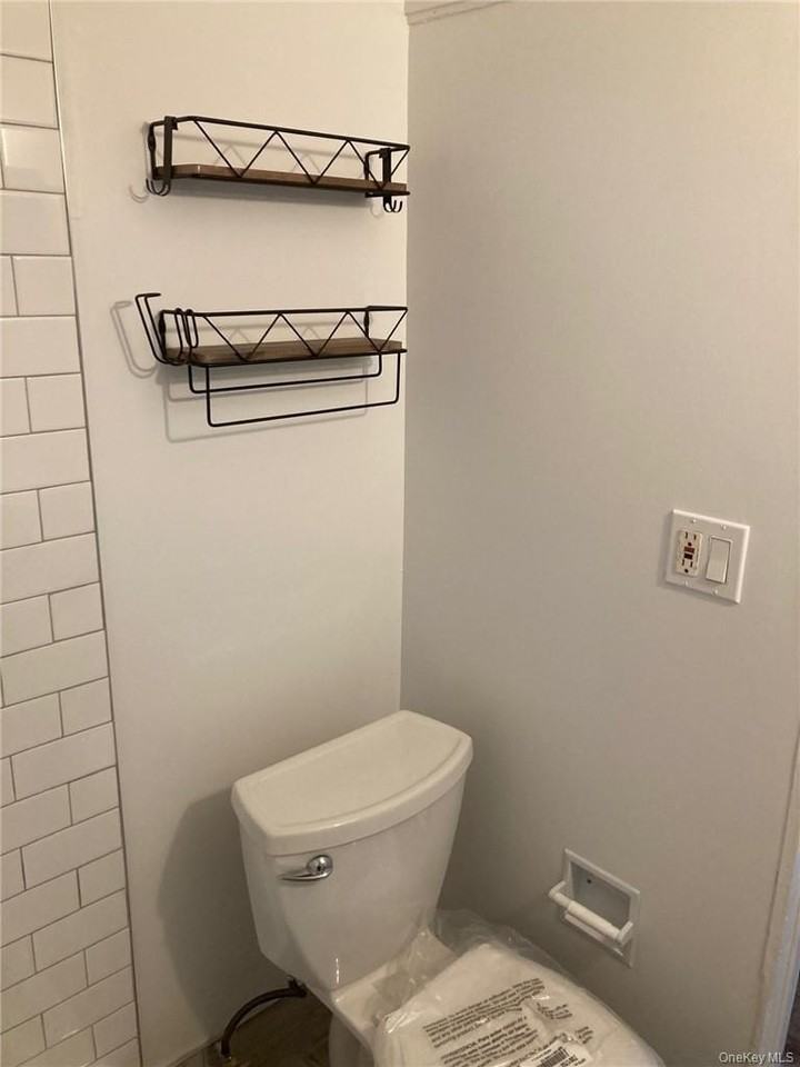 127 N Riverside Ave - Photo 5 of 8