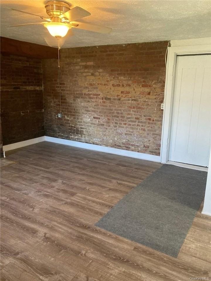 127 N Riverside Ave - Photo 6 of 8
