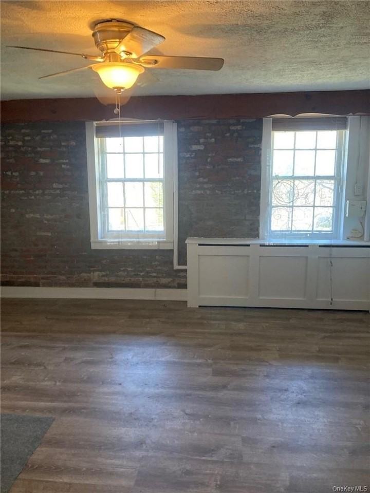 127 N Riverside Ave - Photo 7 of 8