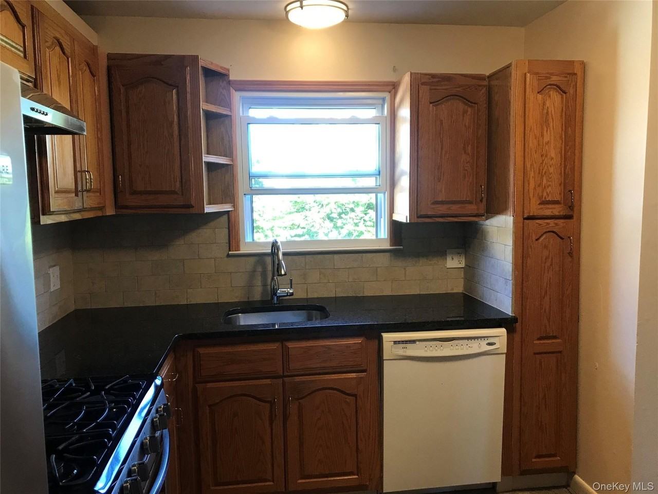 8 Locust St - Photo 3 of 19