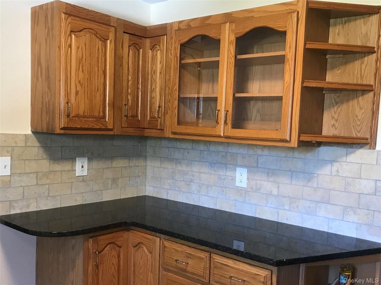 8 Locust St - Photo 4 of 19
